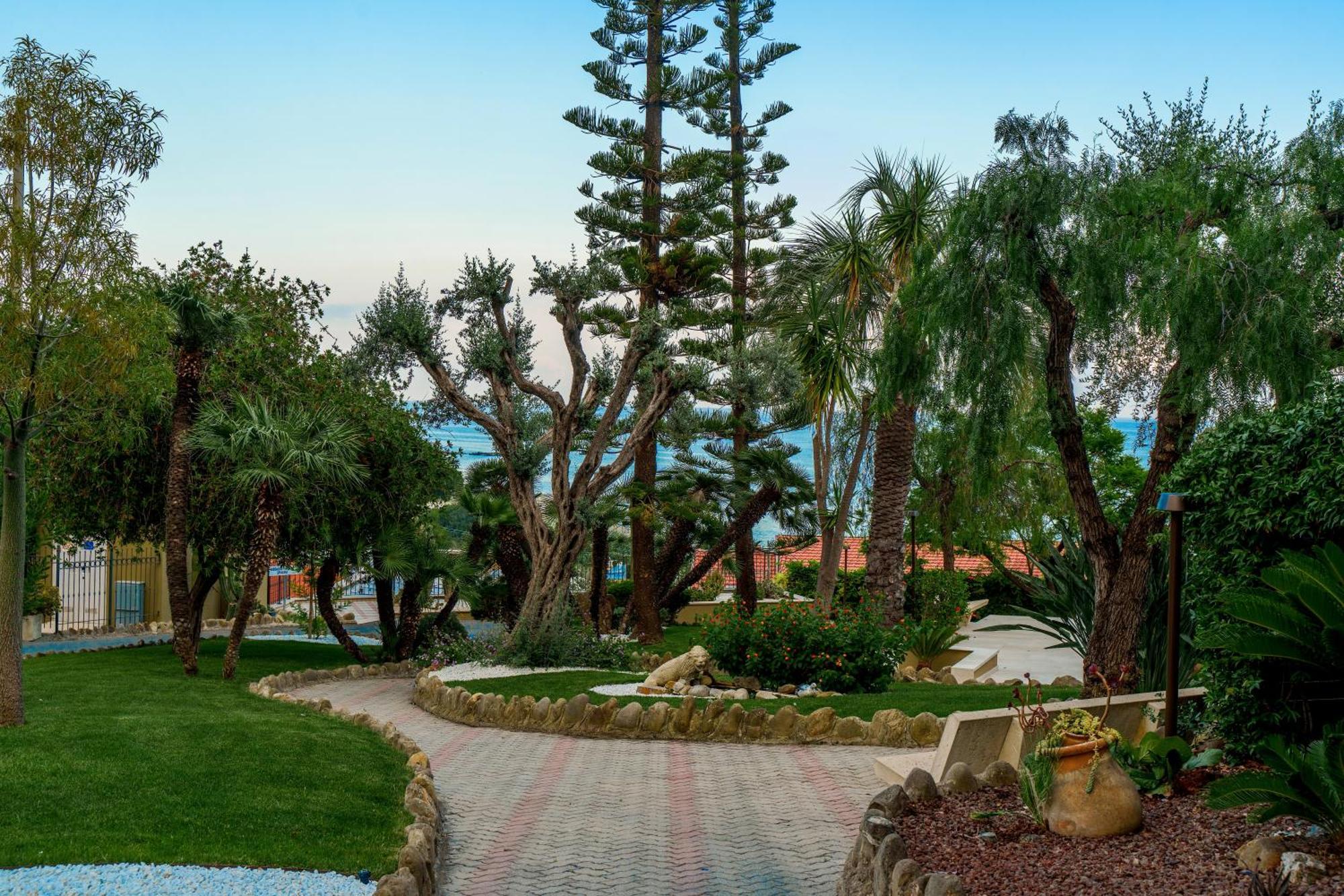 Hotel Villa Levi Sanremo Exterior photo